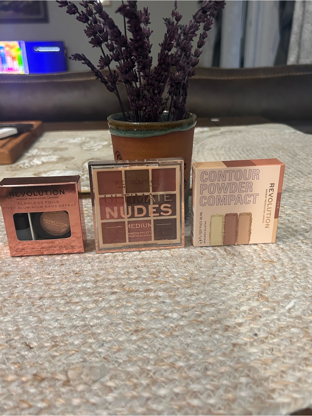 Revolution Neutral Eyeshadow and Contour Set in Brown and Beige